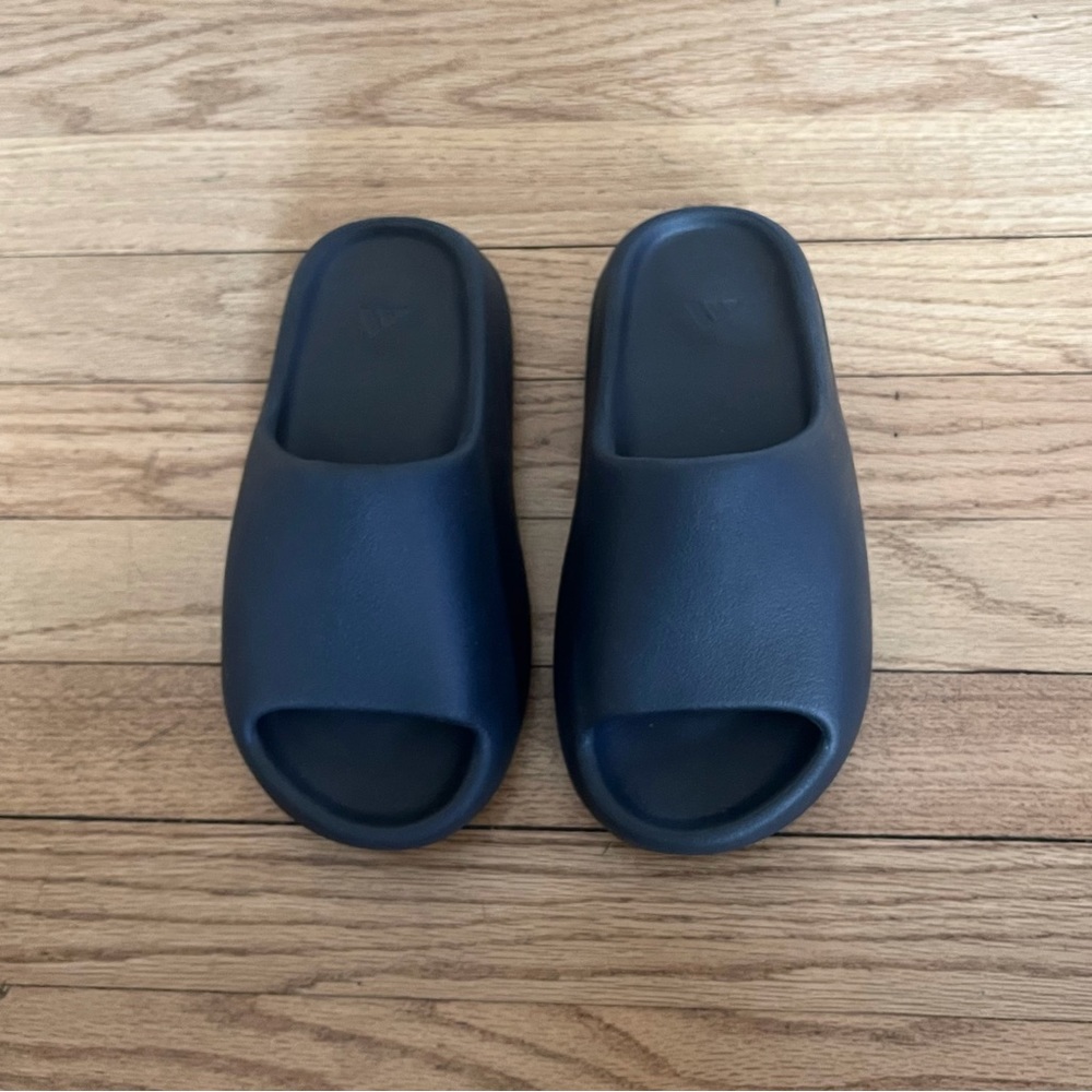⚡️NWT⚡️Yeezy Adidas YZY slides onyx size 5
